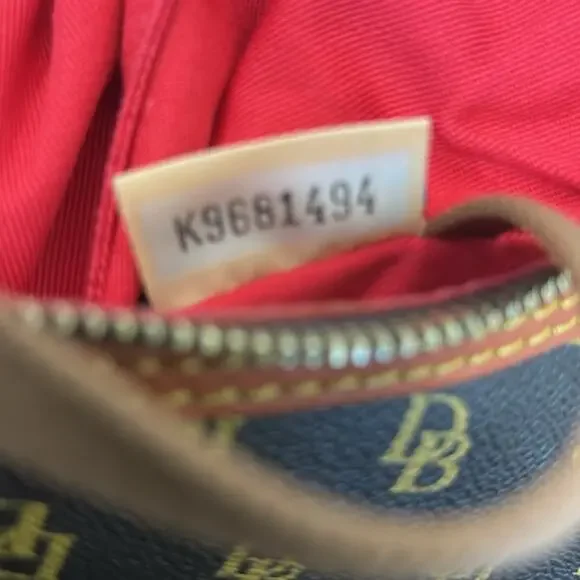 Dooney & Bourke hobo adjustable strap shoulder bag - Picture 7 of 8